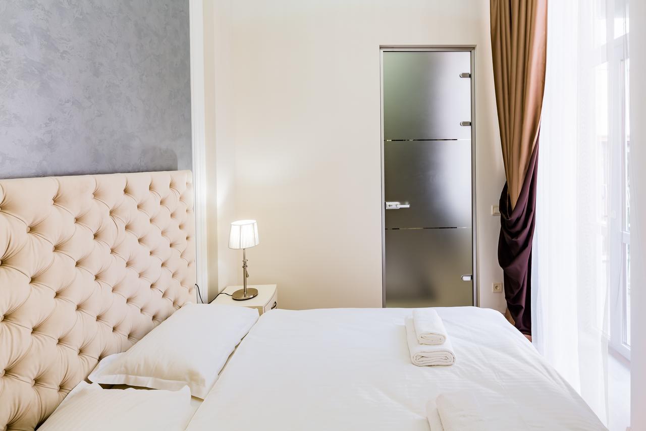 Leogrand Deluxe Apartments On Doroshenka 17 Lviv Exterior photo